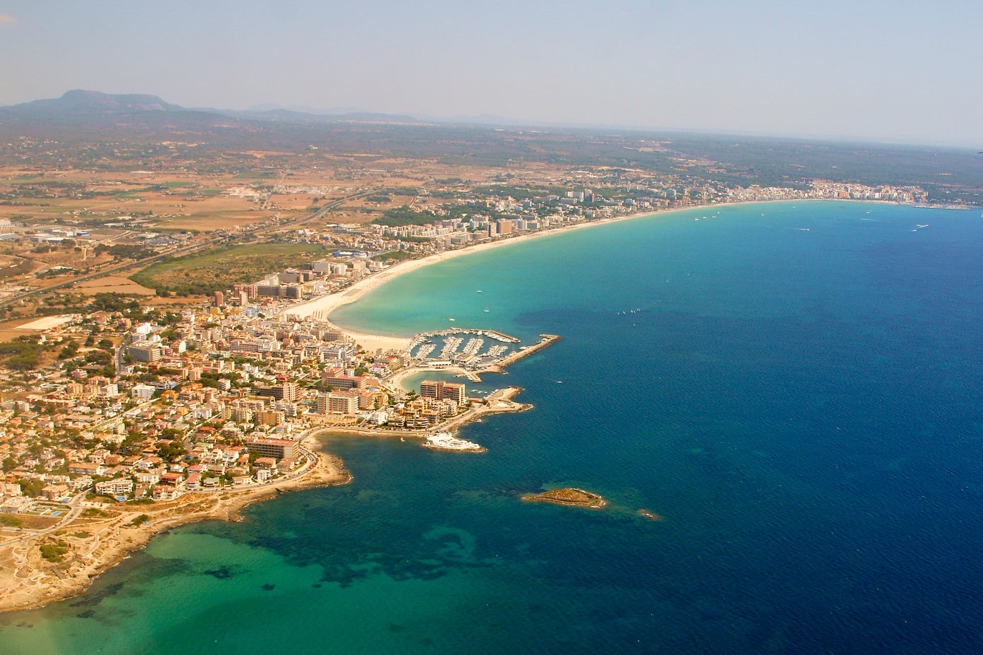 Luftbild von S'Arenal und Platja de Palma mit Strand, Hotels und Marina, Mallorca